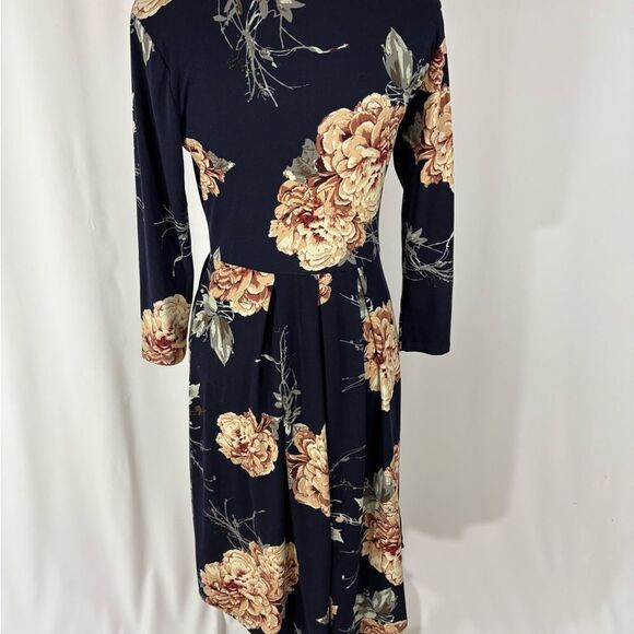 Reborn J Floral Midi Dress - Picture 4 of 6